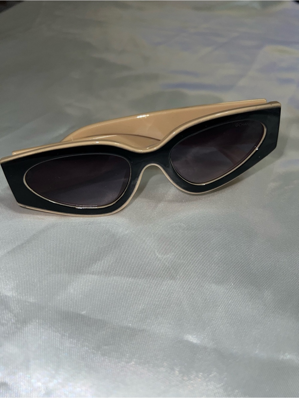 Beige and Black Retro Cat-Eye Sunglasses